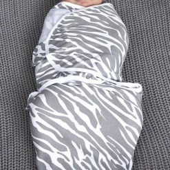 Meyco Herringbone Velvet Wiegdeken - Grijs - 75x100cm -Baby's Only 520x840 4