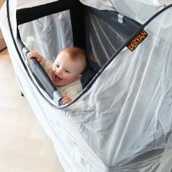 Deryan Luxe Klamboe Voor Campingbed - Klamboe Voor Ledikant - Babyklamboe - Universeel -Baby's Only 526x840 3