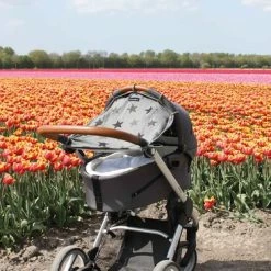 Dooky® Dooky Universal Cover Zonnescherm Kinderwagen - Grey Stars -Baby's Only 550x366 18