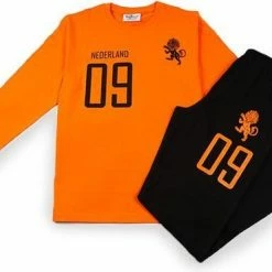 Fun2Wear - Pyjama Elftal - Oranje / Zwart - Maat 110/116 - Jongens
