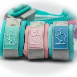 MijnNami Polstuigje Mintgroen 360 Plus Met Slotje - Het Enige CE Gekeurde Polstuigje - 2 Meter Elastisch Koord - Kindertuigje -Baby's Only 550x412 3