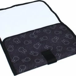 Nijntje By Your Side - Luiertas - Zwart - Polyester - 17.9 L 23 Nijntje By Your Side - Luiertas - Zwart - Polyester - 17.9 L -Baby's Only 550x423 2