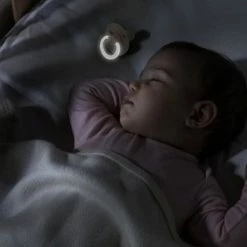 BIBS Fopspeen Maat 1 0-6 Maanden Glow Black & Glow Dark Oak - Natuurrubber Baby Speen 2 Stuks Glow In The Dark -Baby's Only 550x481