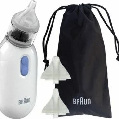Braun Elektrische Neusreiniger BNA100EU + Reinigingsdoek - Aspirator - Snotzuiger Verkoude Baby - Snoetsenpoetsers - Neuspeer - Baby En Kind Neusreiniger - 2 Herbruikbare Opzetstukken - 2 Zuigstanden - Vaatwasserbestendig - Stressvrije Oplossing -Baby's Only 550x509 1