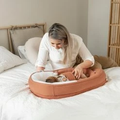 Doomoo Cocoon - Babynestje - Organisch Katoen - 74 X 46 Cm - Tetra Jersey Terracotta -Baby's Only 550x550 26
