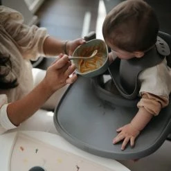 Mushie Siliconen Baby Slabbetje Met Opvangbakje |Cambridge Blue | BPA Ftalaatvrij| Afwasbaar -Baby's Only 550x550 446