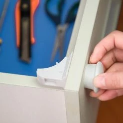 Monte Golia 10 Magneet Kindersloten + 2 Magneet Sleutels - Kinderslot Kastjes - Kinderslot Met 3M Tape -Baby's Only 550x566