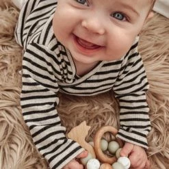 Hee! Baby Handmade Bijtring - Hertje, Bijtring Baby, Rammelaar Siliconen Bijtring, Baby Speelgoed, Hout Speelgoed , Kraamcadeau, Baby Speelgoed 0 Jaar -Baby's Only 550x683 1