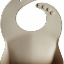 Mushie Siliconen Baby Slabbetje Met Opvangbakje |Cambridge Blue | BPA Ftalaatvrij| Afwasbaar -Baby's Only 550x758 1