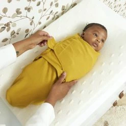 Meyco Uni Swaddlemeyco Inbakerdoek - Honey Gold - 0-3 Maanden -Baby's Only 550x825 57