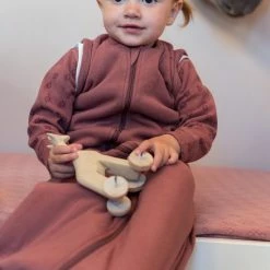 Lodger Winterslaapzak Baby 12-36 Maanden - Hopper Rib - 3,3 TOG - Afritsbare Mouwen - Gemakkelijk Verschonen - Deelbare Rits - Roze - 86/98 -Baby's Only 550x827 1